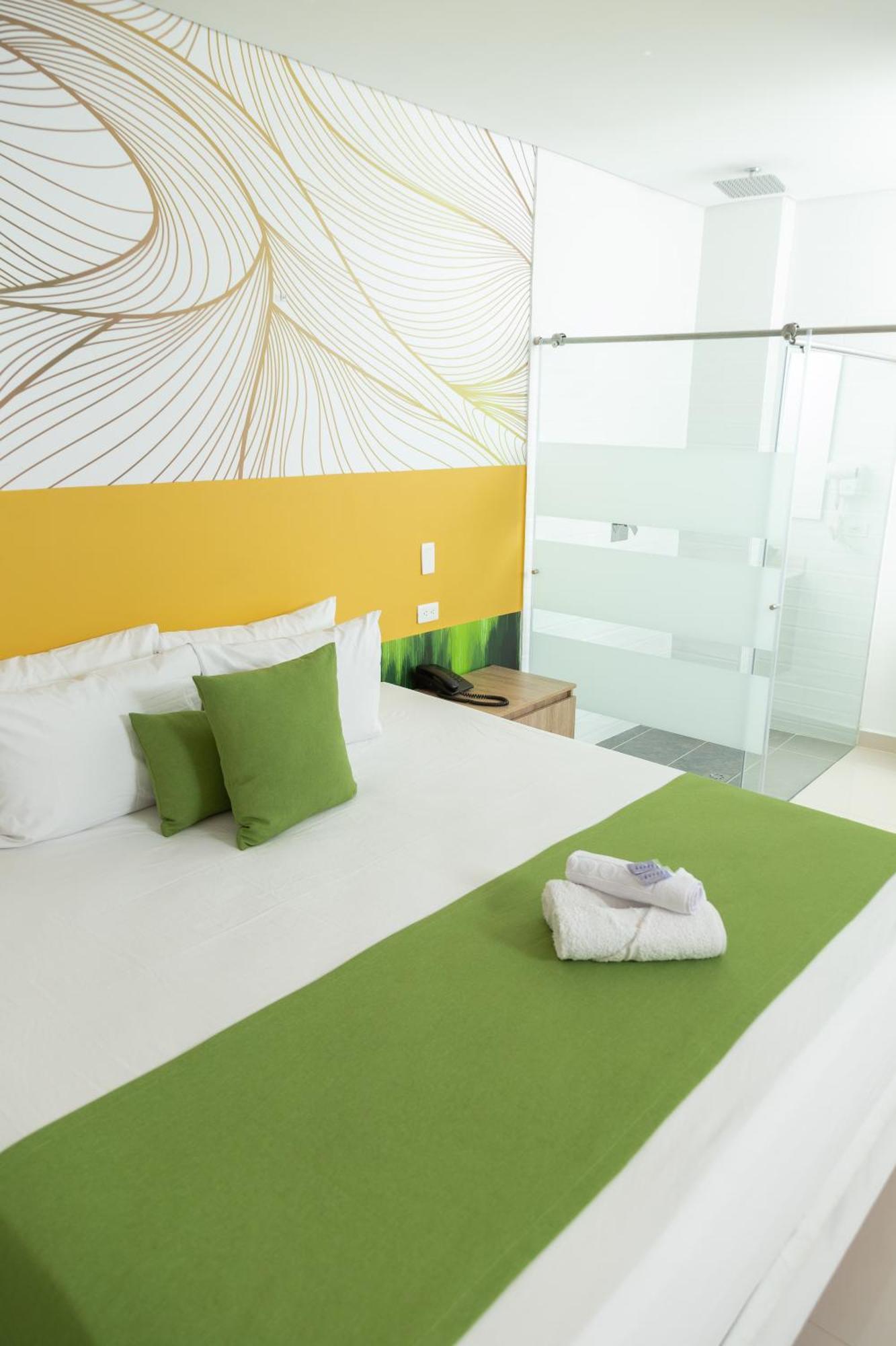Hotel Bajo La Luna