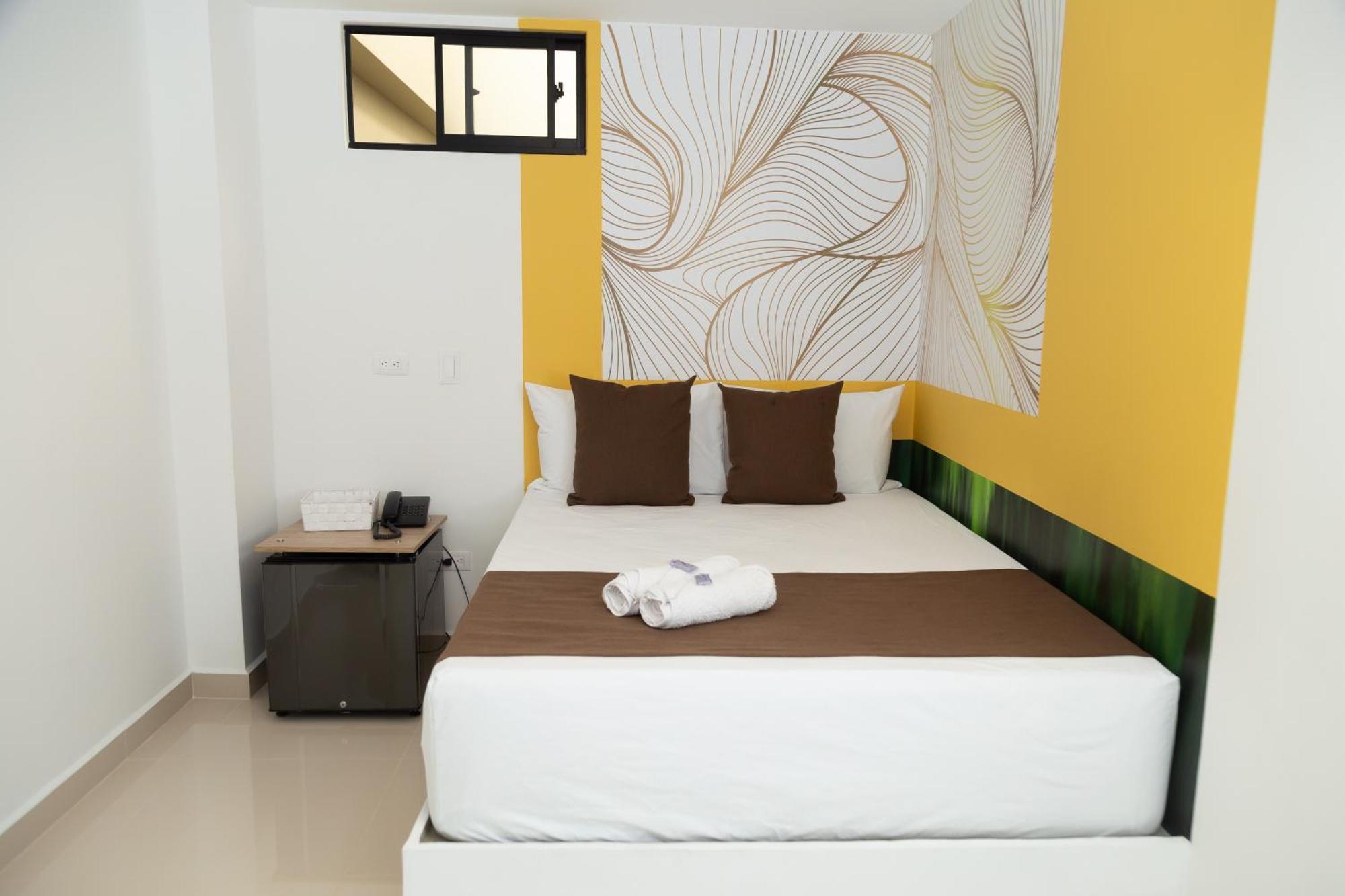 Hotel Bajo La Luna *