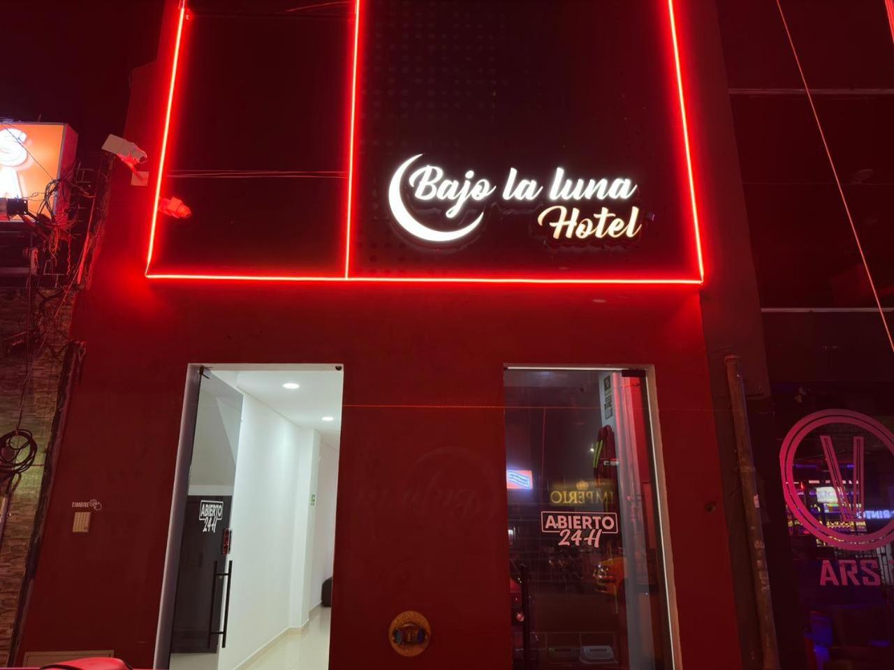 Bajo La Luna Hotel